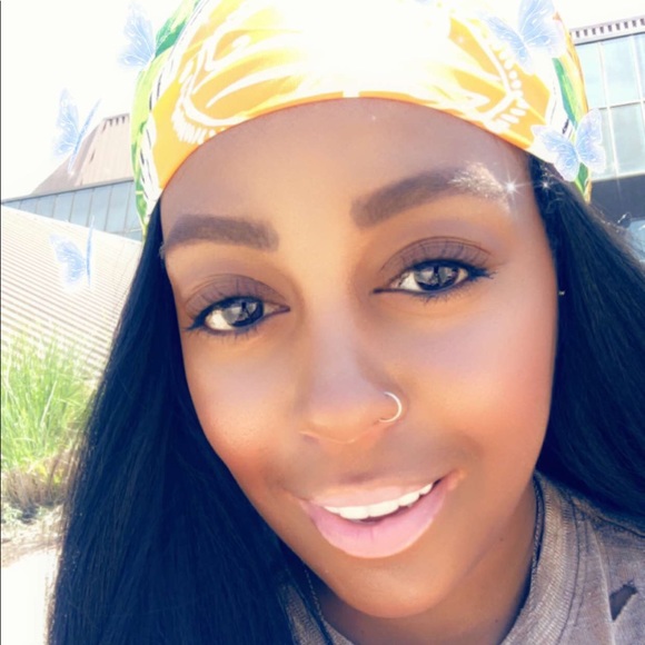 Meet your Posh Ambassador, Andi - Picture 7 of 7